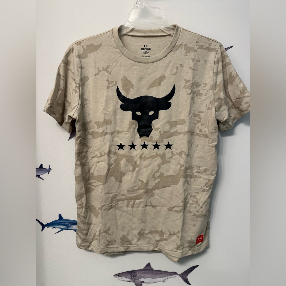 Under Armour youth freedom army shirt, size L